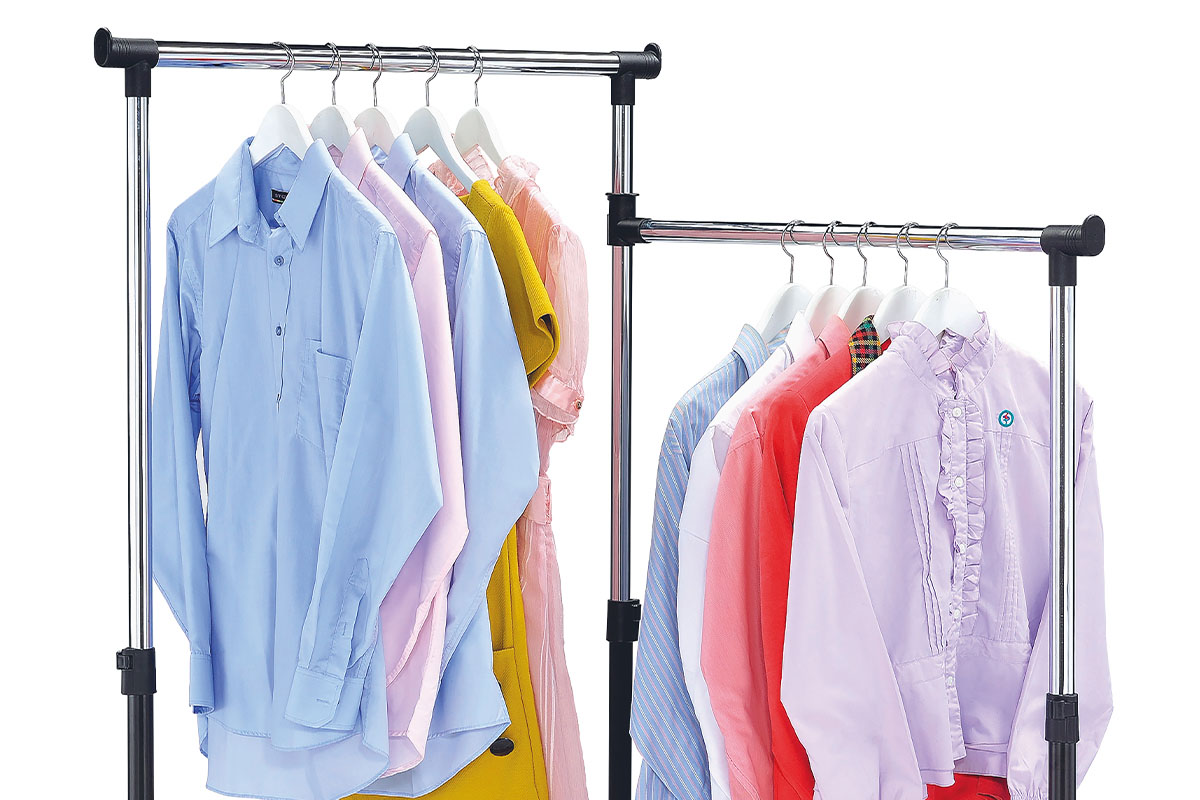 Stojan na šaty s odkladačem, otočný 360°, černá barva