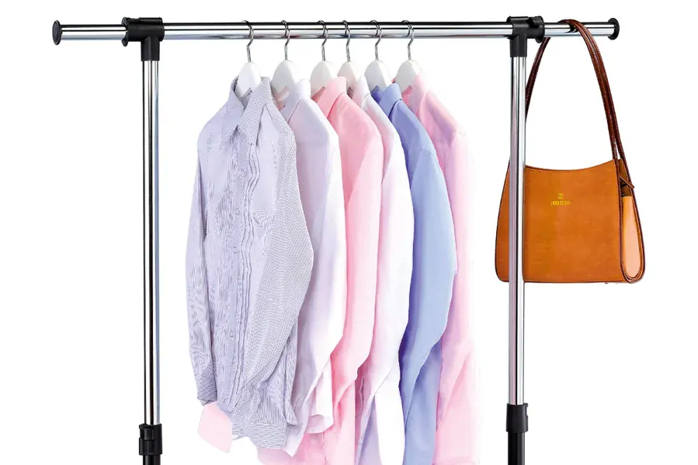 Stojan na šaty s odkladačem a poličkou, černá barva