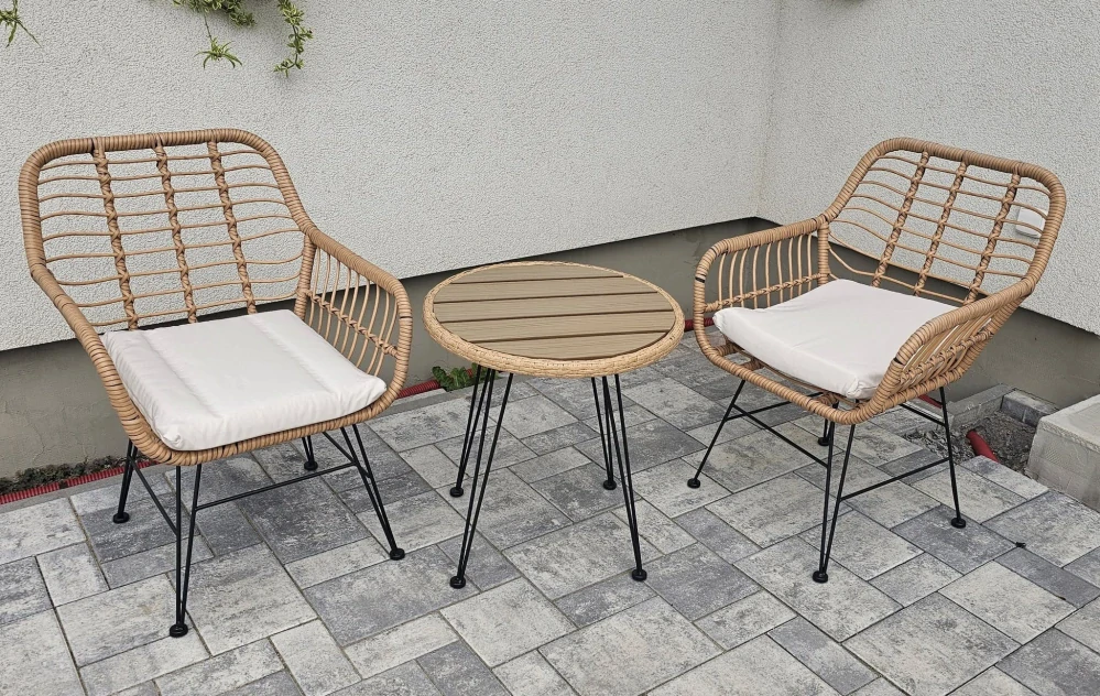 Zahradní set stůl + 2 židle, kov, umělý ratan, látka béžová, deska stolku polywood